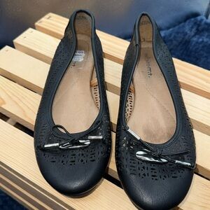 Ladies White Mt. flats